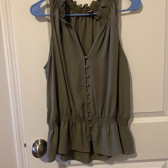 2 Express blouses - Picture 6 of 7